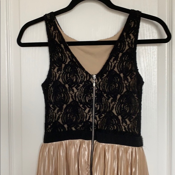 Formal dress - Picture 2 of 2